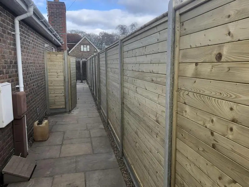TGV panels fitted horizontally on concrete posts and concrete gravel boards
